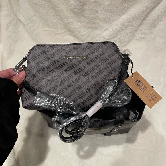 Steve Madden 2 piece patterned tote bag with detachable pouch - Picture 6 of 9